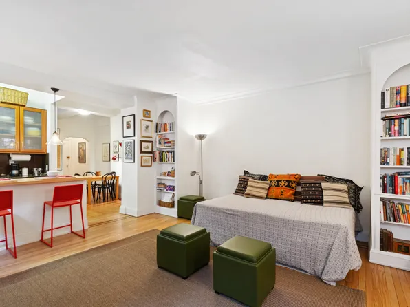 235 East 22nd Street 1A image 1 of 4