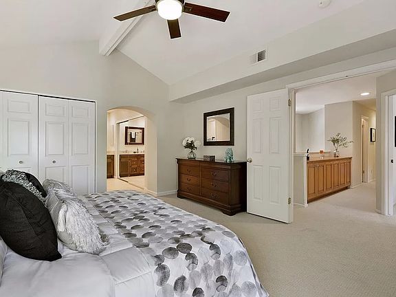 3rd image of 923 Whitehall Ln