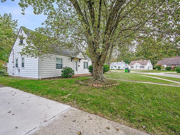 3rd image of 23321 Roger Dr