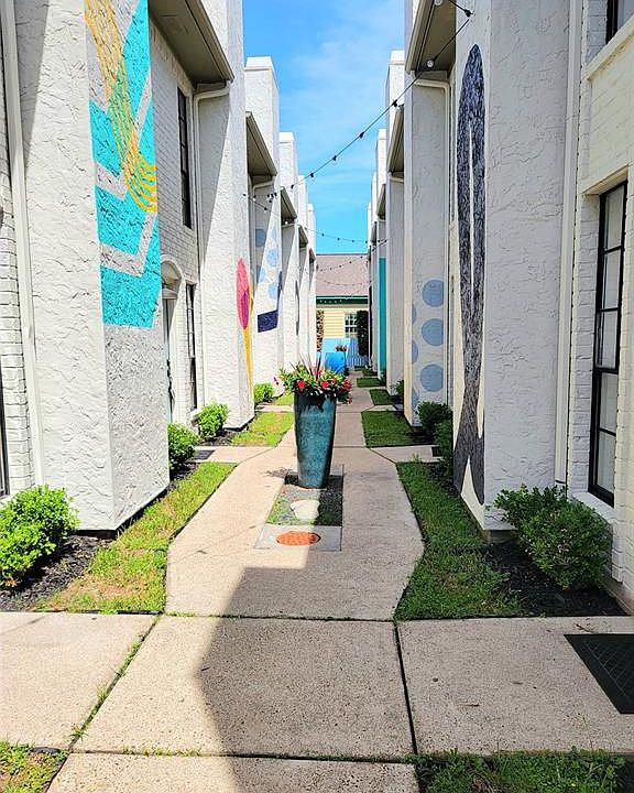 1st image of 925 Sealy St #3