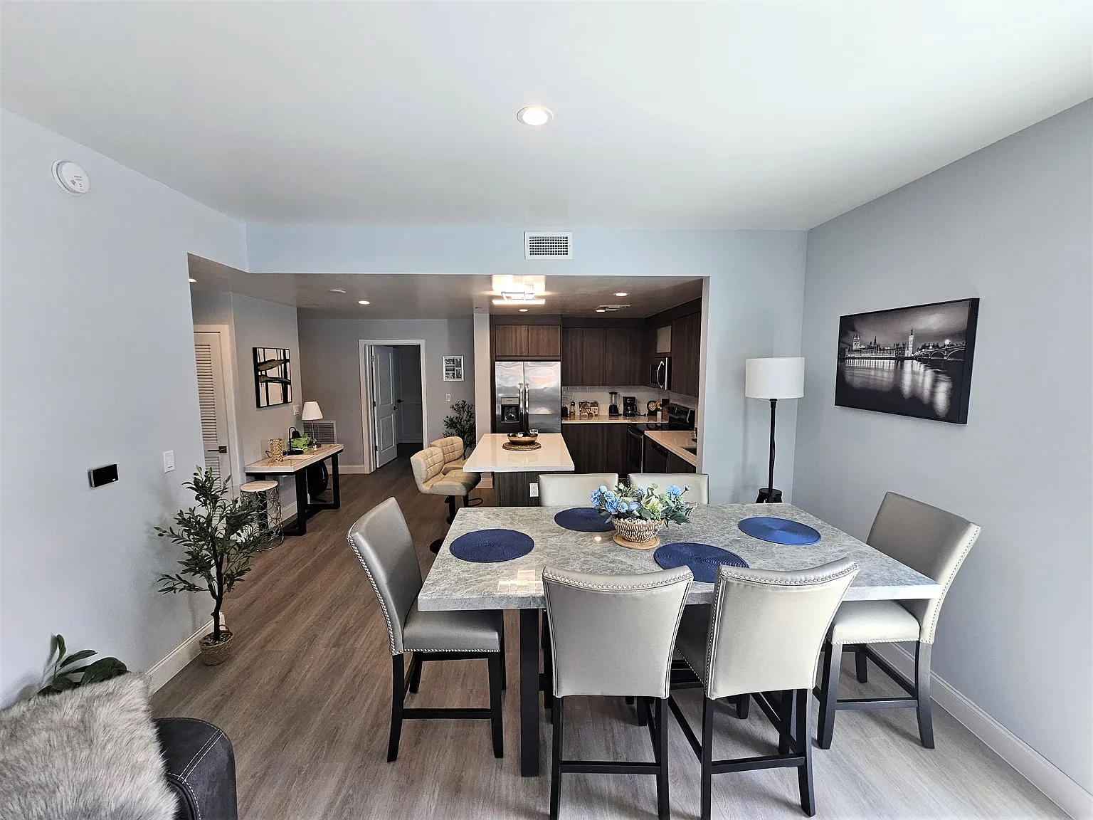 2 bed, 1170 sqft, $3,000 — Photo 3