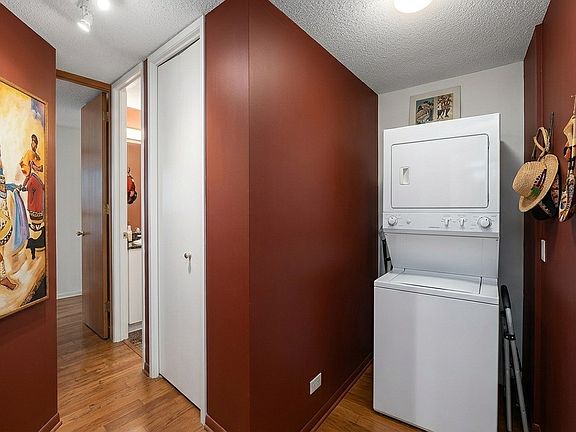 5th image of 360 E Randolph St APT 2203