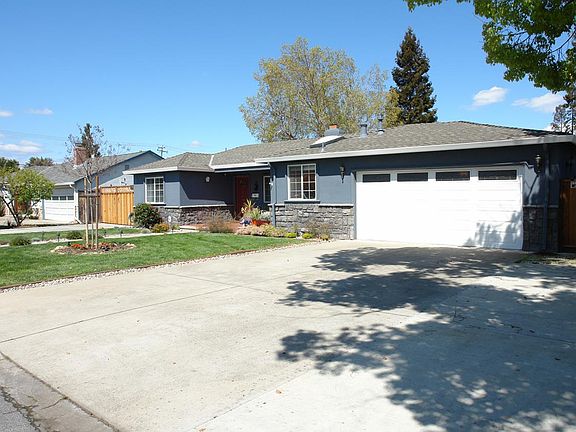 4th image of 3225 Bluebird Dr