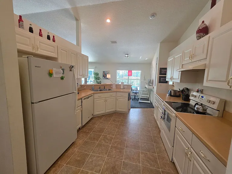 982 N Foxrun Ter — Photo 15