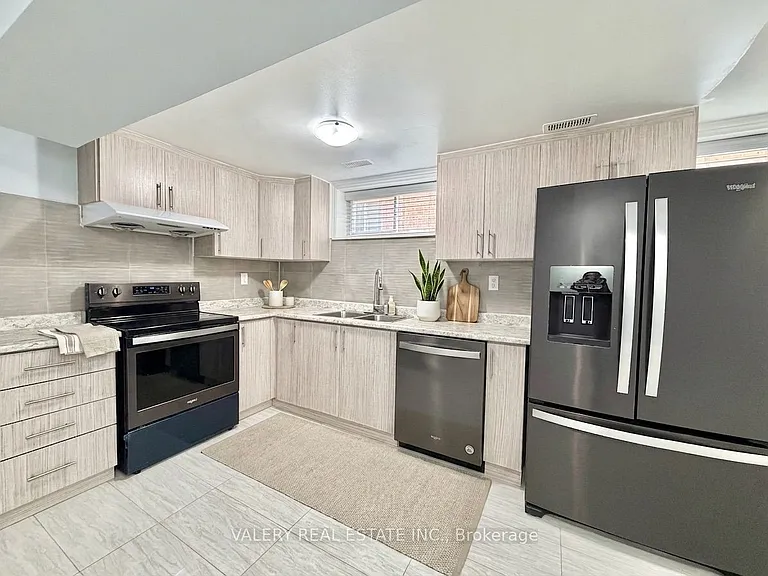 72 Dantek Ct #MAIN FLOOR — Photo 2