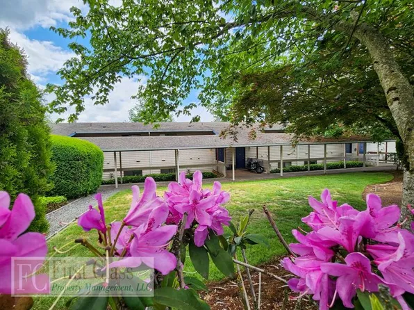 8500 SW Canyon Dr APT 4, Portland, OR 97225