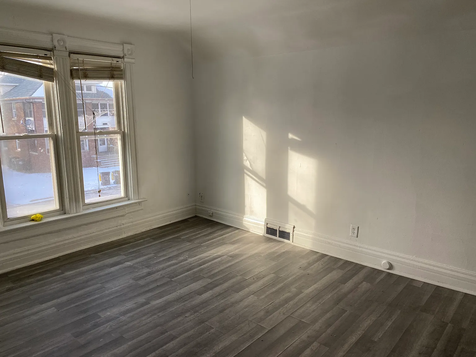 3 bed, 1200 sqft, $1,200 — Photo 4