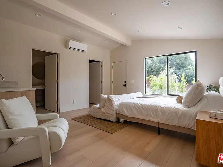 20466 Miranda St — Photo 37