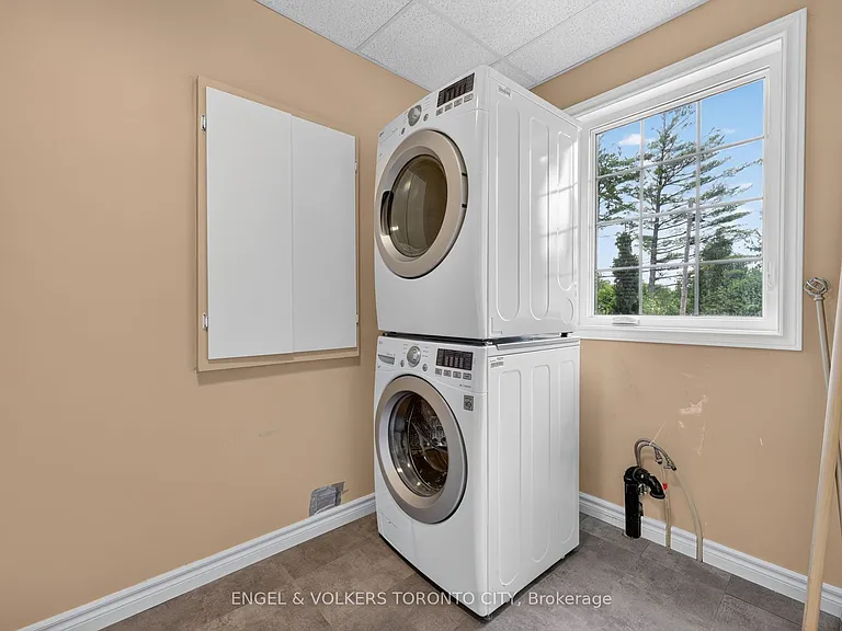 774 Churchill Ln — Photo 21