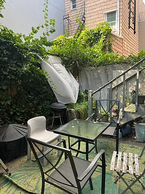 Rented by LDMI Realty Group LLC | media 22