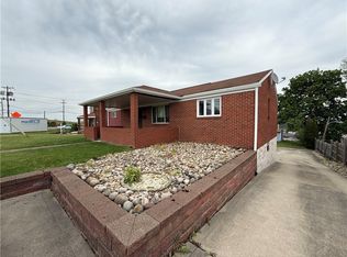 201 Lebanon Manor Dr, West Mifflin, PA