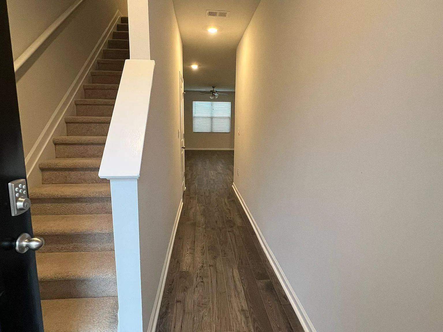 3 bed, 2.5 bath, 1435 sqft, $1,895 — Photo 2