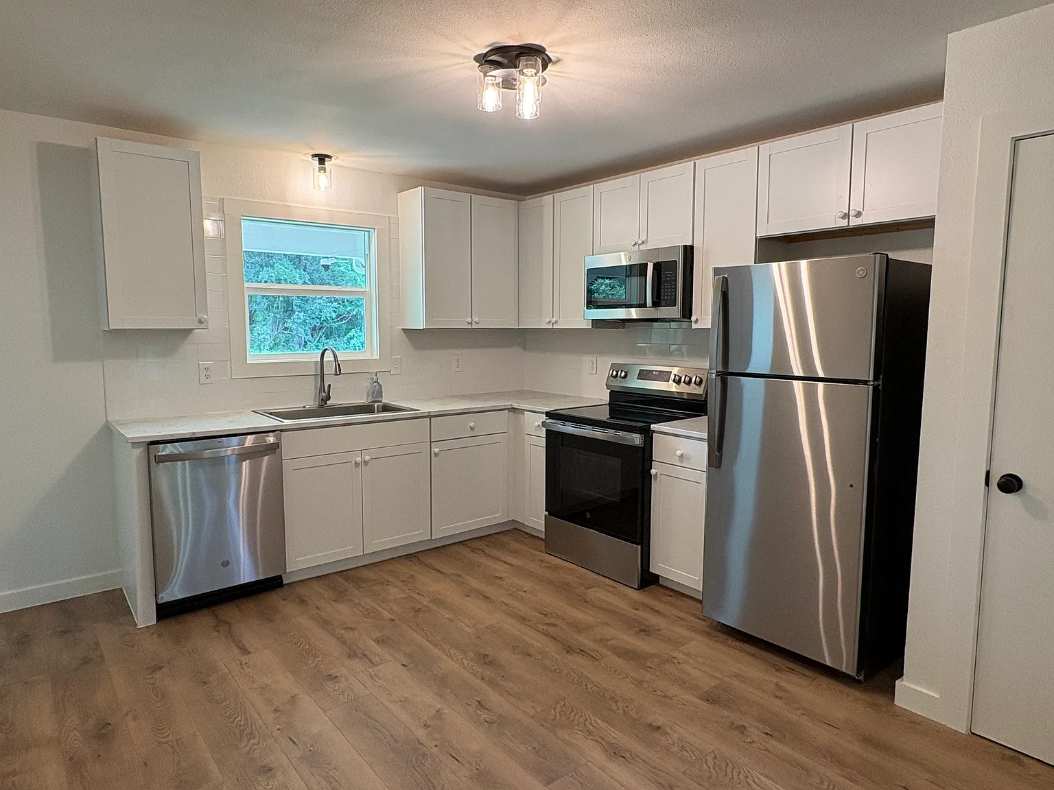 2 bed, 1.5 bath, 952 sqft, $1,550 — Photo 3
