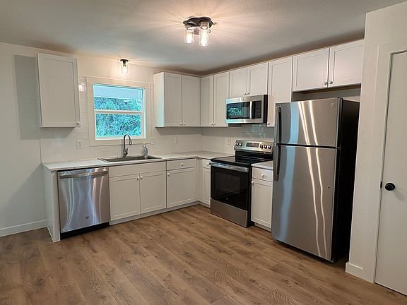 New GE appliances, new cabinets, new kitchen sink. Lovely view from kitchen sink.