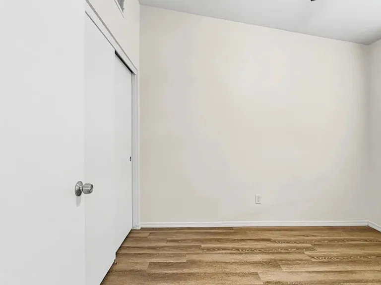 1816 SW 37th Ave — Photo 5