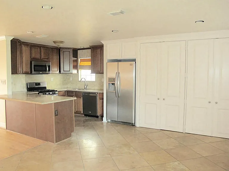 1221 Aurora St — Photo 6