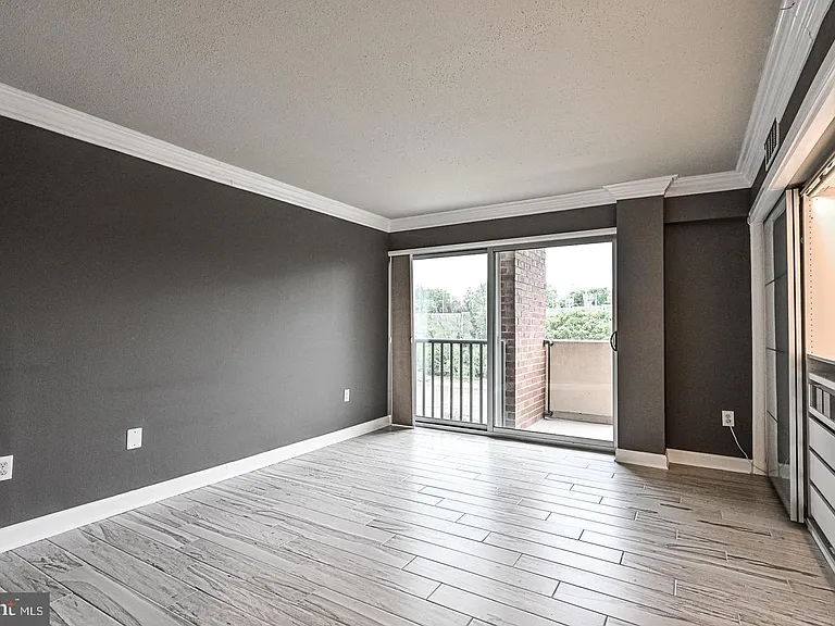 1300 Army Navy Dr #425 — Photo 28