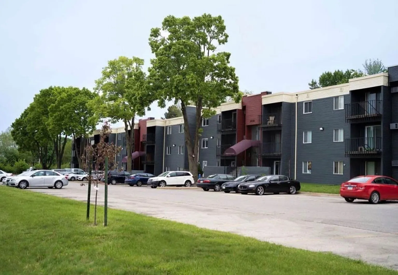 Wedgewood Apartments — Photo 1