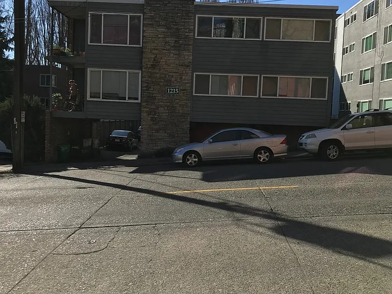 1215 Queen Anne Ave N — Photo 1