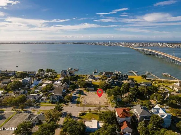 2103 Evans Street, Morehead City, NC 28557