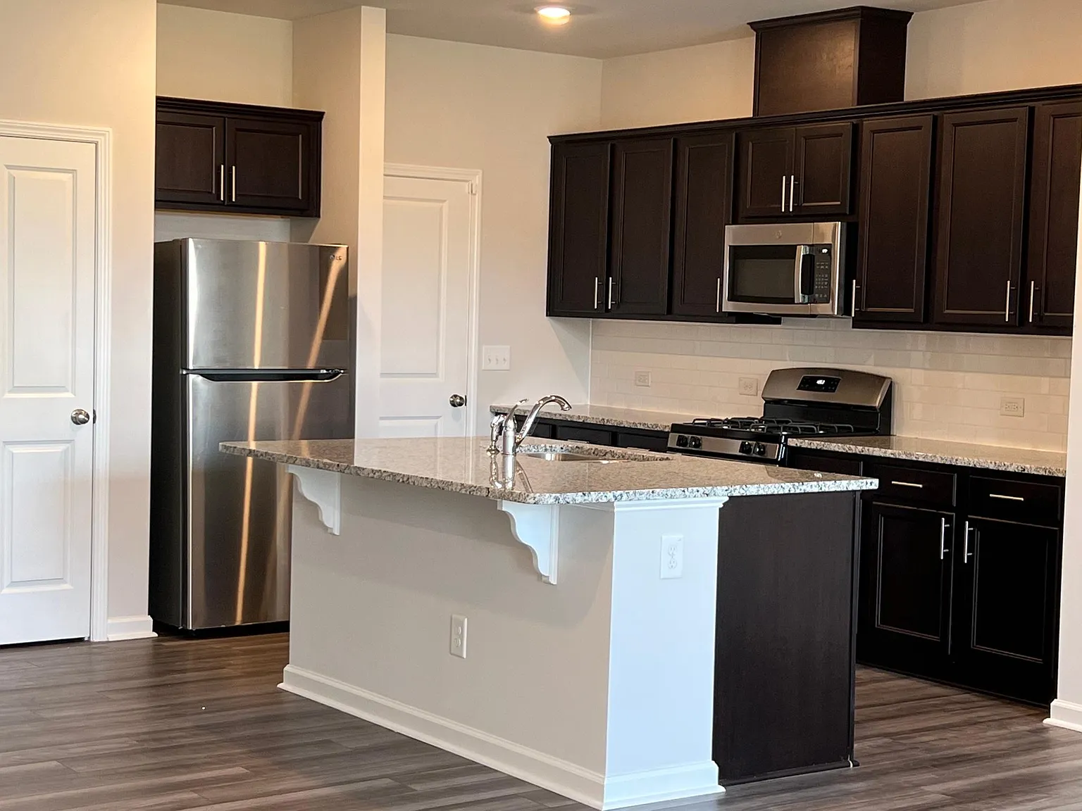 1102 Gemma Dr — Photo 3