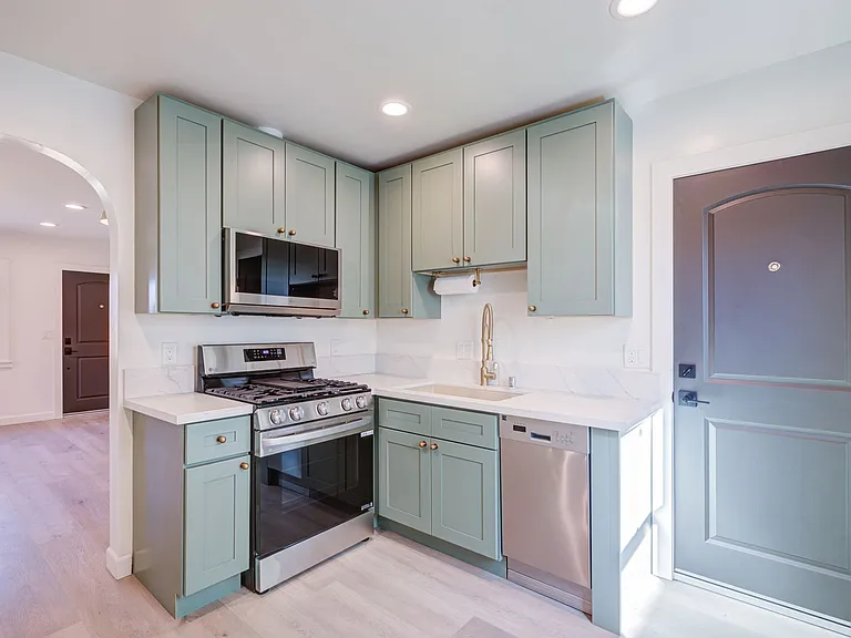 Riverside Residences — Photo 8