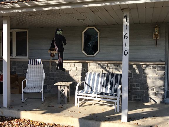 4th image of 1610 Country Club Ln