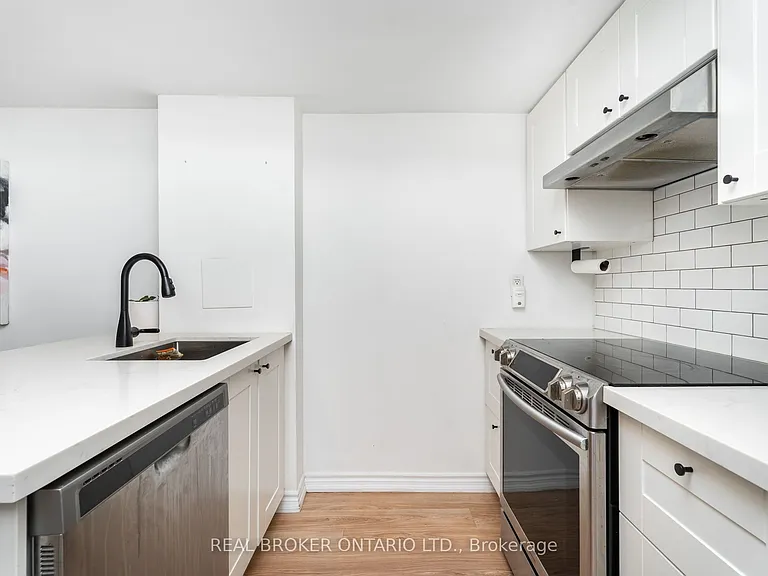 11 Niagara St W #32 — Photo 19