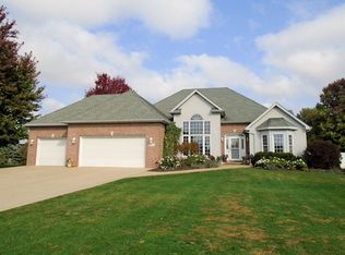 9558 E Marquand Dr, Rochelle, IL 61068