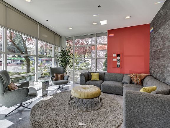 3rd image of 15020 Bothell Way NE APT 205