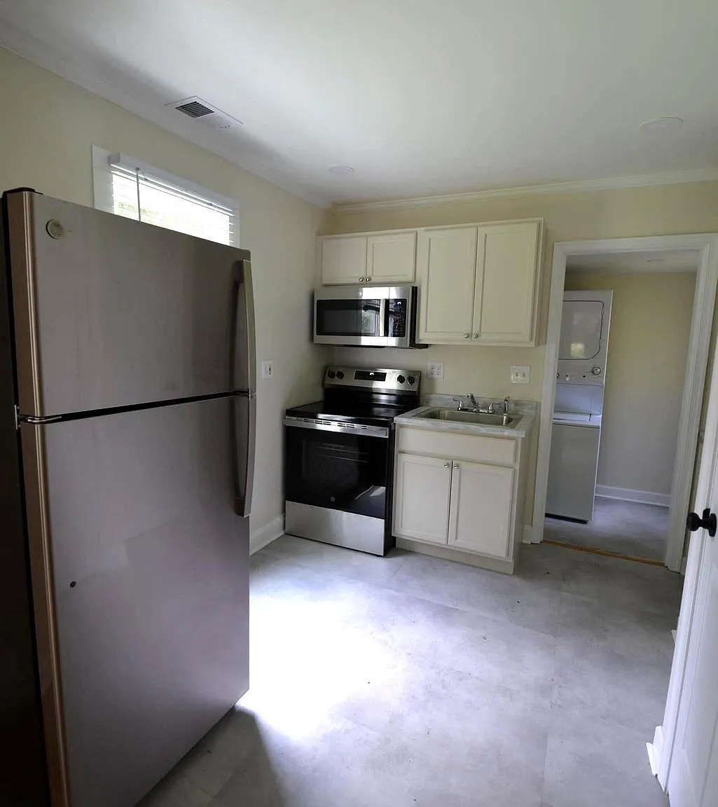 2 bed, 584 sqft, $1,850 — Photo 2