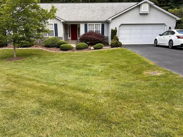 7 Pebble Beach Ct, Etowah, NC 28729