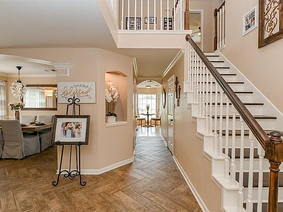 Stunning Floors and a very welcoming foyer.