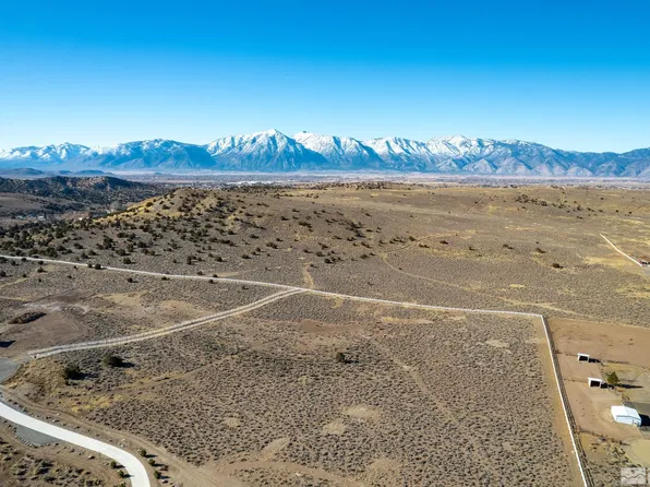 1421 Hunters Point Dr, Gardnerville, NV 89410