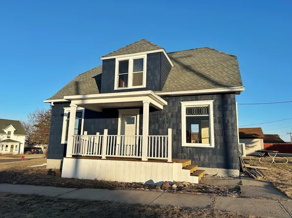 206 N Melden St, Calmar, IA 52132