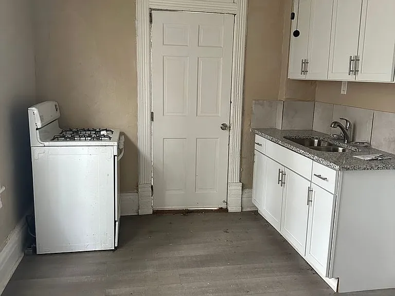 814 Elmwood Ave — Photo 11