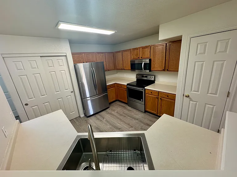 1232 S Waco St #F — Photo 16