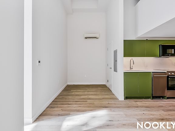 5th image of 619 Throop Ave #5B