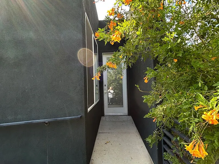 526 W Culver St #B — Photo 6