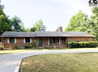 4005 N Prairie Hills Dr, Hutchinson, KS 67502