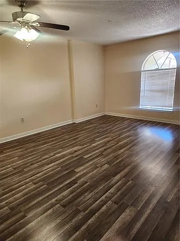 1 bed, 1.0 bath, 576 sqft, $950 — Photo 3