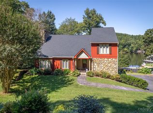 6045 Powder Point Dr, Hickory, NC 28601