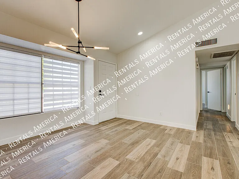 819 W Ross Ave — Photo 6