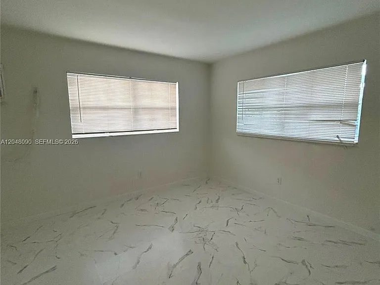 1119 NE 15th St #4 — Photo 7