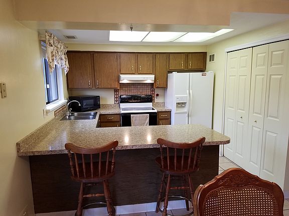 5th image of 138 Camberley Pl