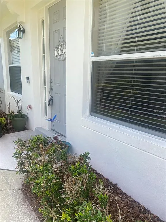 3 bed, 3.5 bath, 1719 sqft, $2,400 — Photo 2