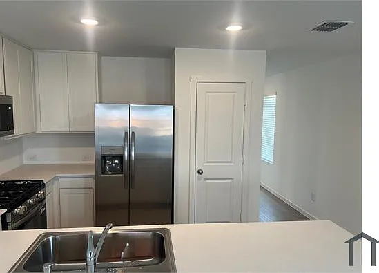 1840 Sanderling St — Photo 5