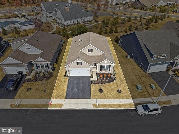 5th image of 52 Raccoon Ln