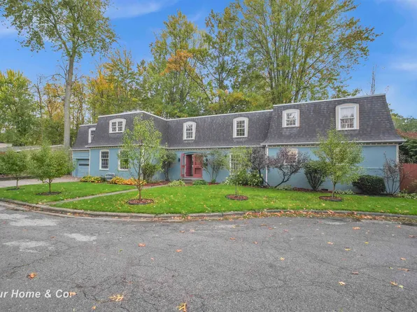 2502 Lee Dr, Bay City, MI 48708