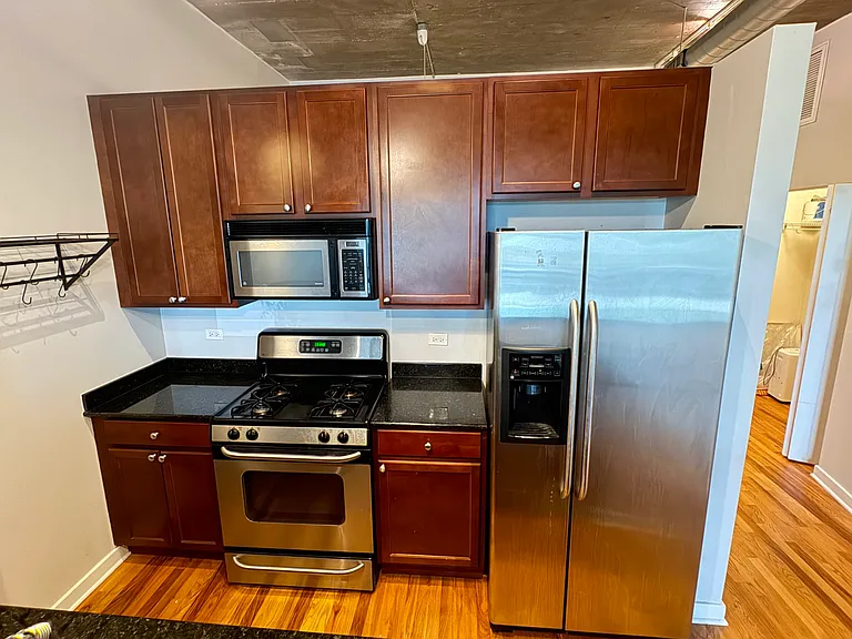 1071 W 15th St #309 — Photo 6